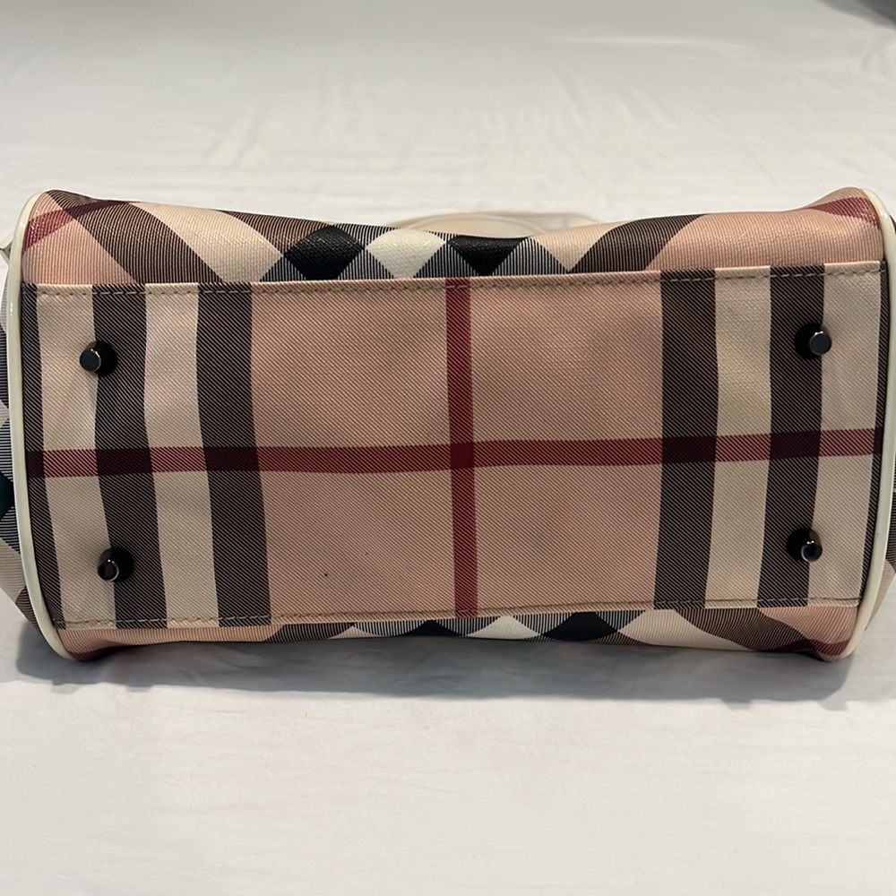 Burberry purse - Picture 3 of 12